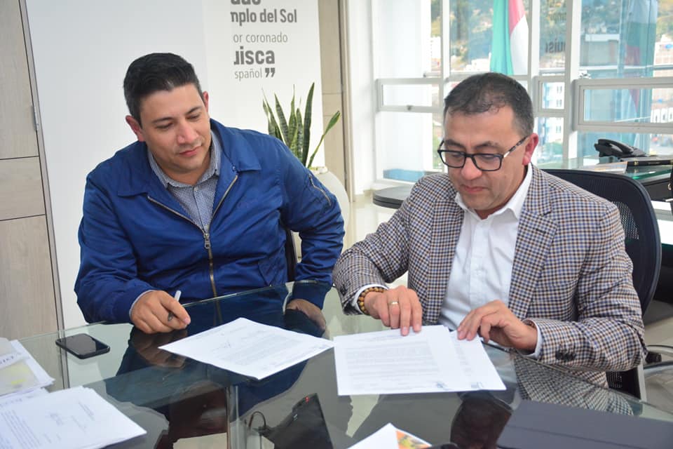 Rigoberto Alfonso posesiona a Albeiro Acevedo Guzmán como Secretario de Cultura de Sogamoso