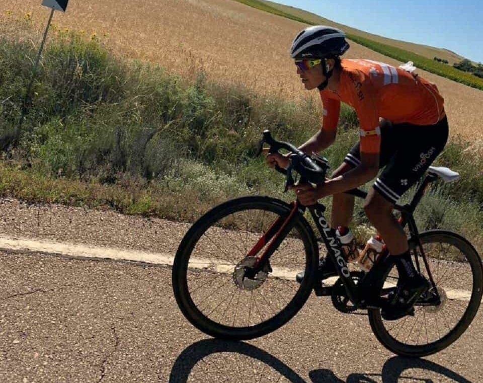 Jaime Chacón Carreño, ciclista boyacense que a sus 18 años ya se entrena con un equipo europeo en España. Fotos: archivo particular