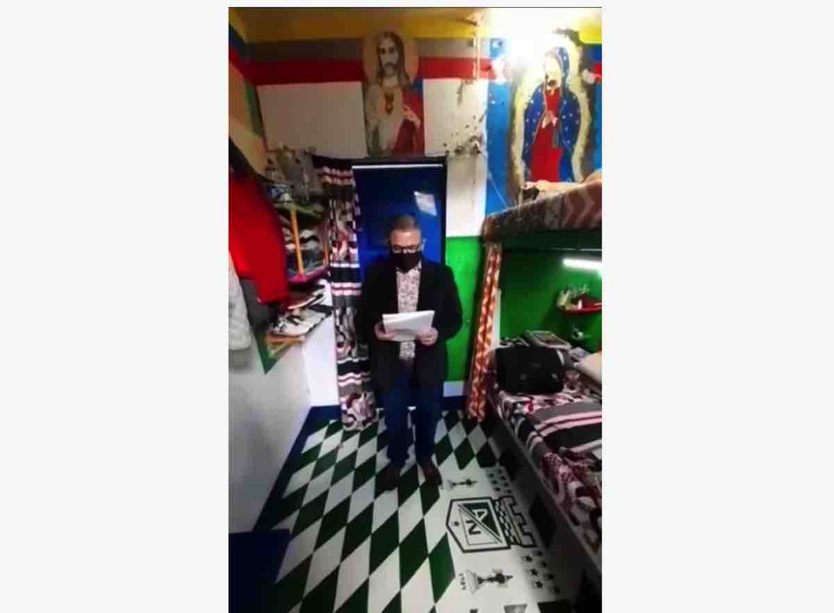 Alias ‘Alberto Guerrero’ ex comandante Bloque Cacique Pipintá, y quien se encuentra preso en la cárcel de máxima seguridad de Cómbita, leyó la carta y la grabo en un video desde su celda.