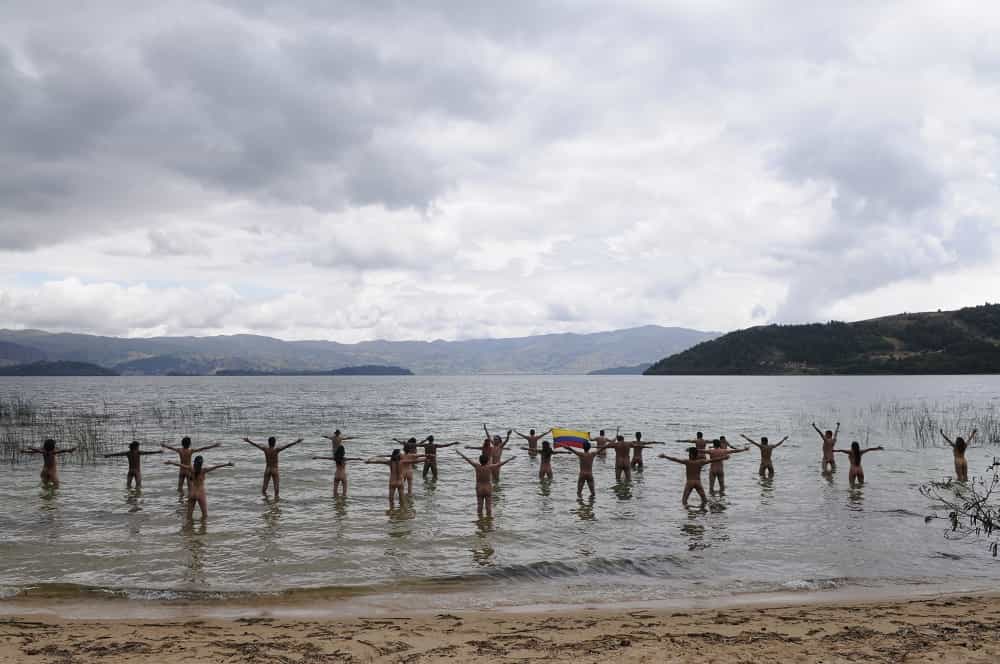 En el 2012 un grupo de ambientalistas se desnudó para reclamar atención a los problemas del lago de Tota. Foto: archivo particular
