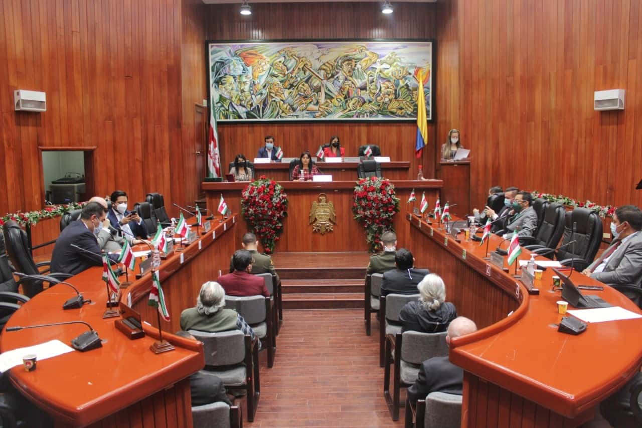 Panorámica de la sesión de la Asamblea departamental en la condecoración a lideres del departamento. Fotografía - Lucas Bautista Ruge - Boyacá Sie7e Días.