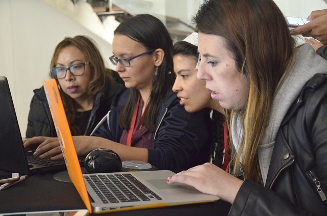 Comienza la Hackathon para mujeres de Laboratoria Colombia 1