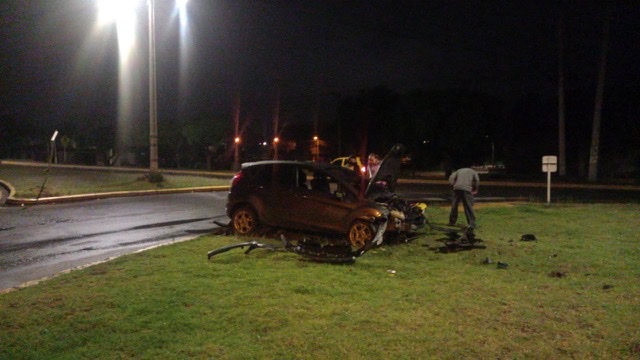 Un automóvil se accidentó en la glorieta del Gustavo Jiménez, en Sogamoso 6