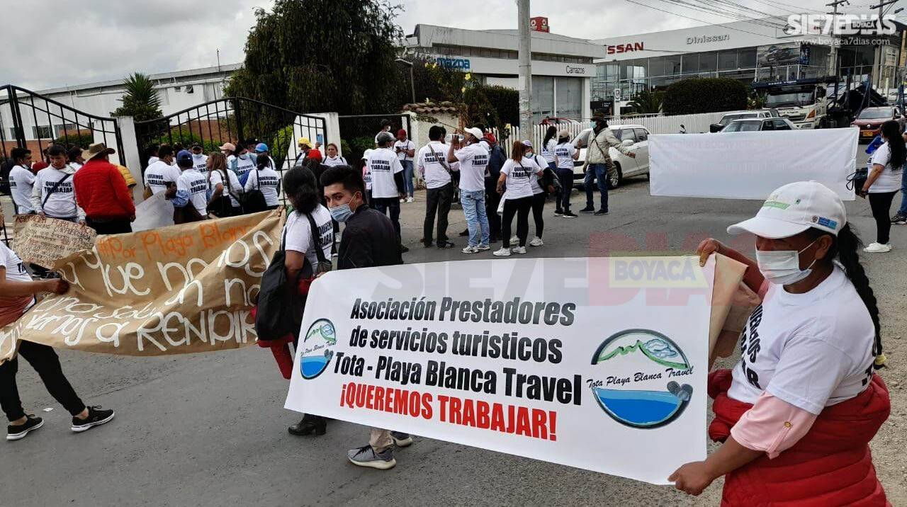 Con protesta frente a Corpoboyacá reclaman la apertura de Playa Blanca en Tota, esto es lo que dice el Director 4
