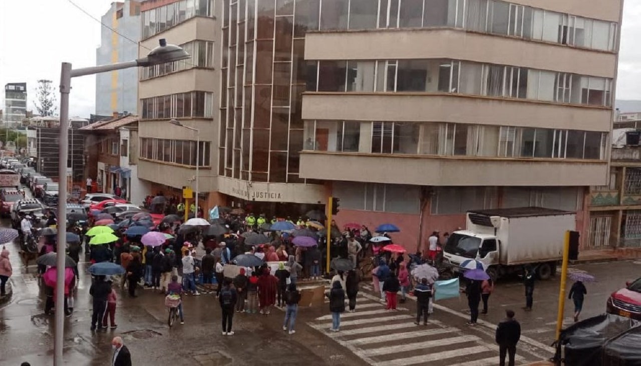 Comerciantes de Sogabastos protestaron ante Palacio de Justicia #Tolditos7días 1