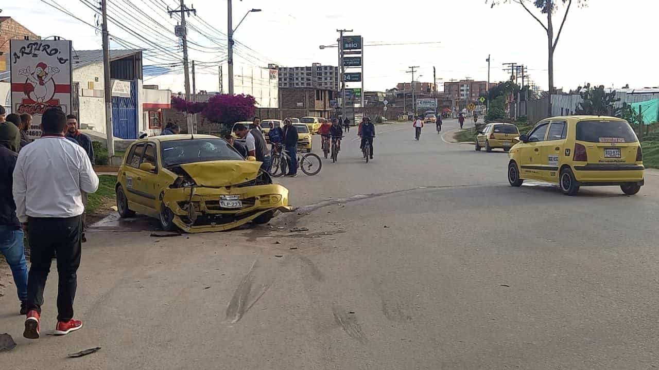 Dos taxis chocaron de frente en Sogamoso y hay un herido delicado 5