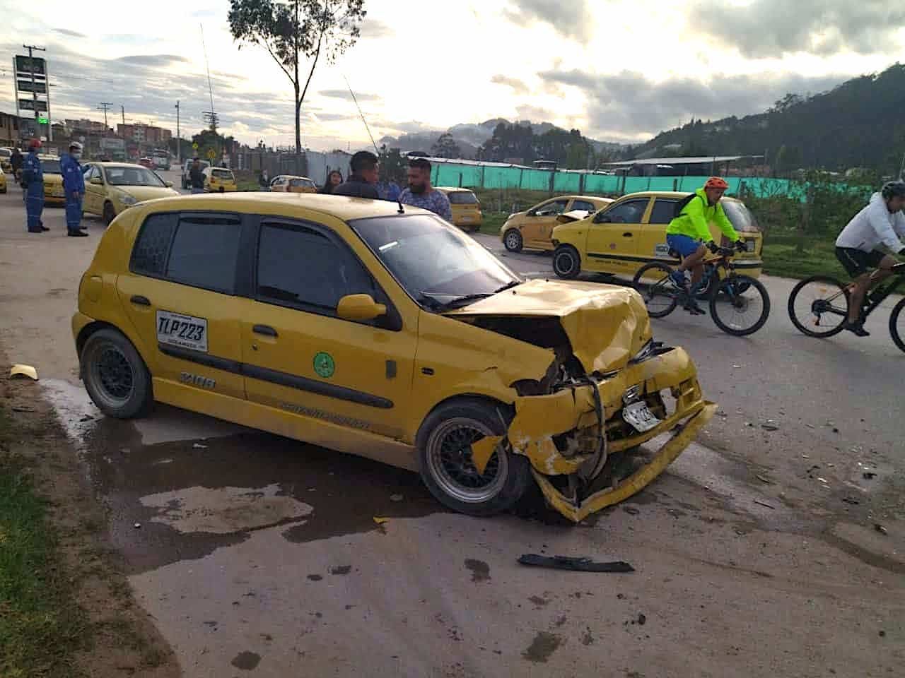 Dos taxis chocaron de frente en Sogamoso y hay un herido delicado 2