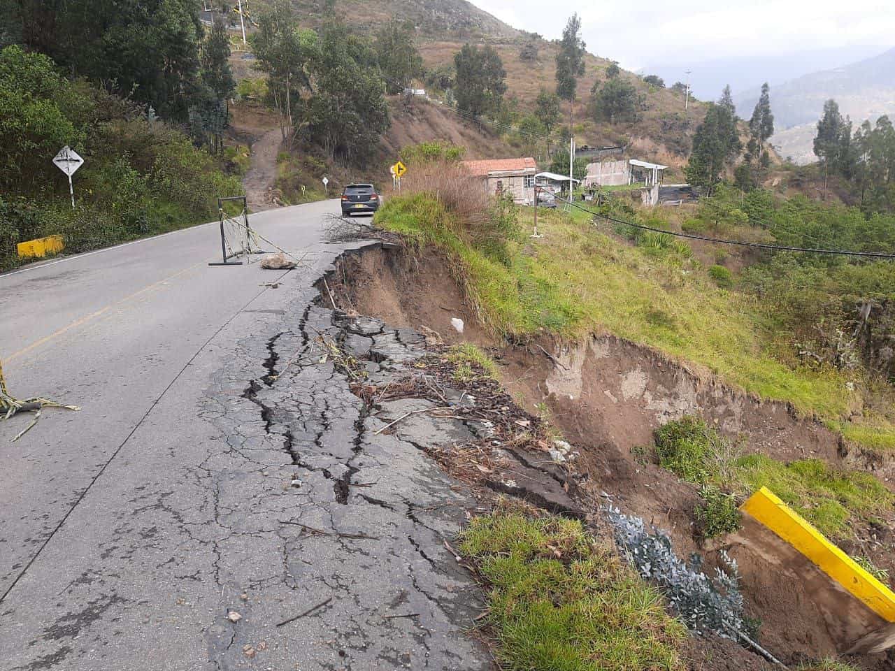 Amenaza de colapso de la vía entre Corrales y Tasco 7