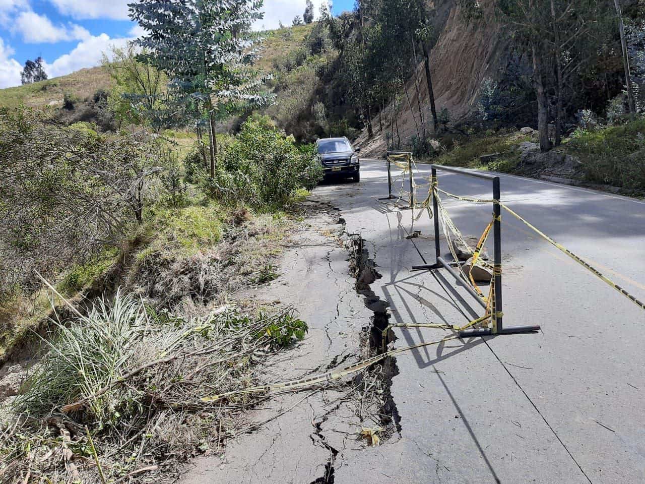 Amenaza de colapso de la vía entre Corrales y Tasco 5