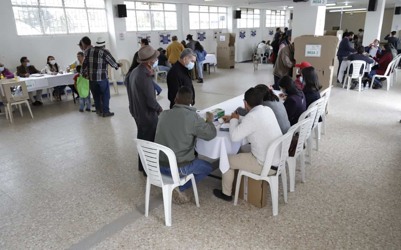 Los medios de comunicación debidamente acreditados podrán usar celulares y cámaras en los puestos de votación. Foto: archivo Boyacá Sie7e Días