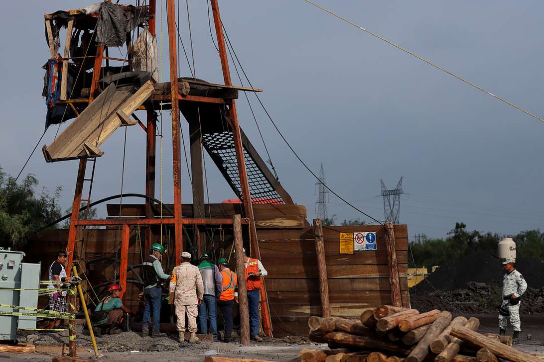 Diez mineros siguen atrapados tras 48 horas del derrumbe en norte de México 1