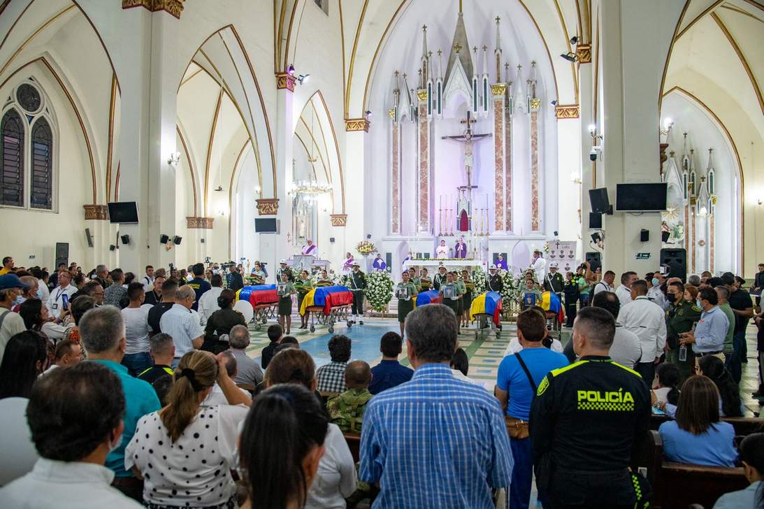 El presidente Petro participó ayer en la eucaristía colectiva que realizó la Policía en Neiva y luego fue llevado a Bogotá. Foto: Presidencia de la República.