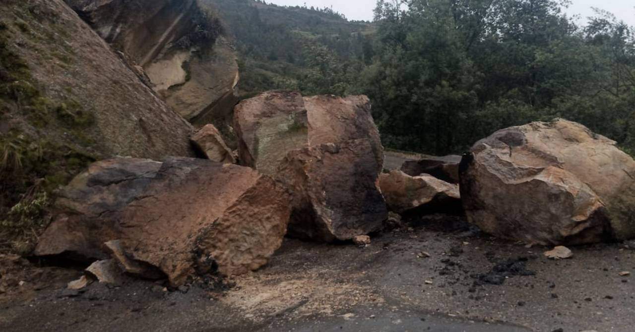 Caída de rocas en la vía entre los municipios de Iza y Cuítiva, sector El Cincho. Foto: archivo particular