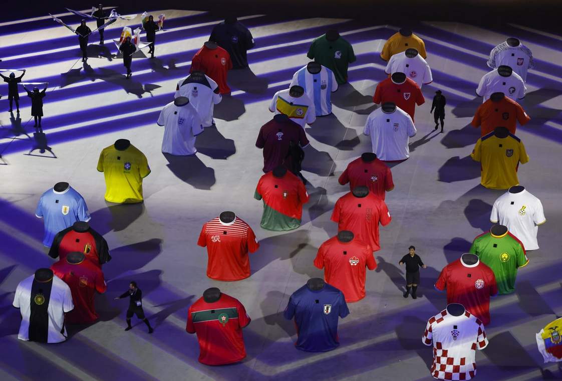 La ceremonia incluyó homenaje a las treinta y dos selecciones que compiten, a anteriores anfitriones de la Copa Mundial de la FIFA y a los voluntarios del campeonato. Foto: EFE/ Esteban Biba