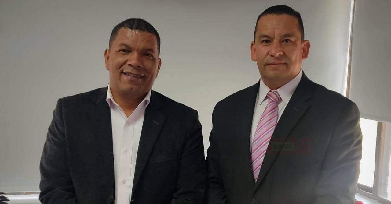 En la foto, el abogado Mauricio Ríos Moreno con el director de La Picota, Horacio Bustamante. Foto: archivo particular