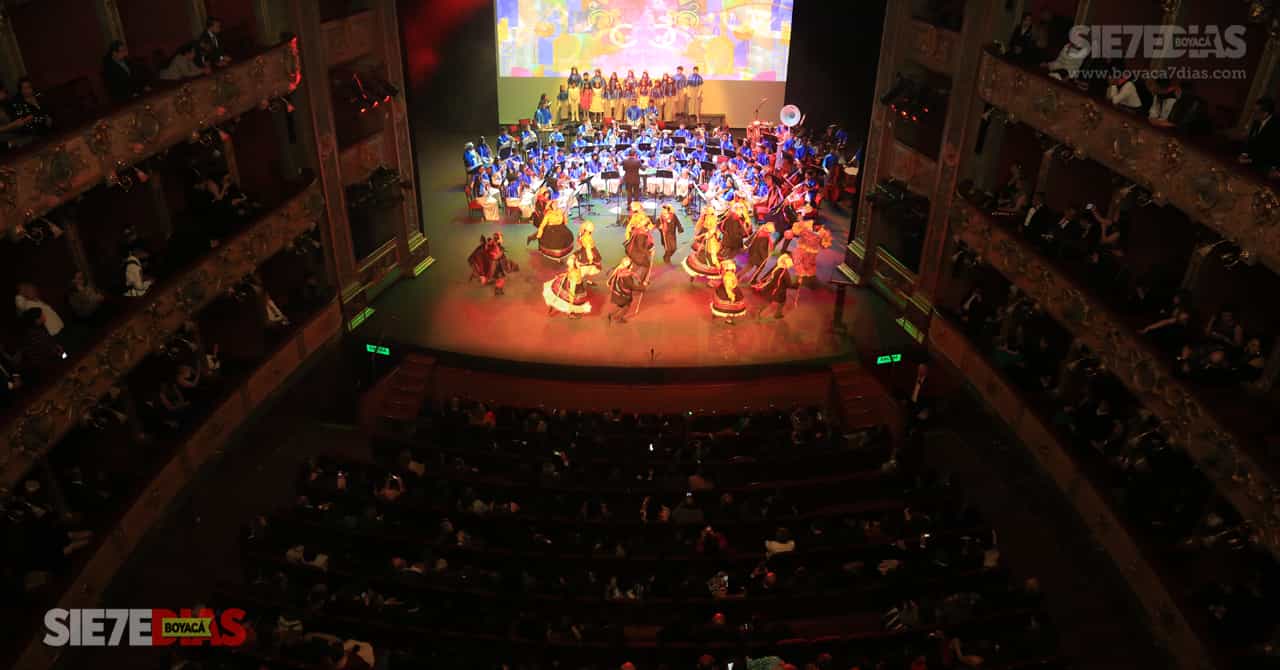 A partir de las 6:00 de esta tarde se emitirá a través de un Facebook Live de la Alcaldía de Tunja todo el espectáculo que pudieron apreciar anoche los asistentes al Teatro Colón de Bogotá. Foto: Camilo Barón/Boyacá Sie7e Días.