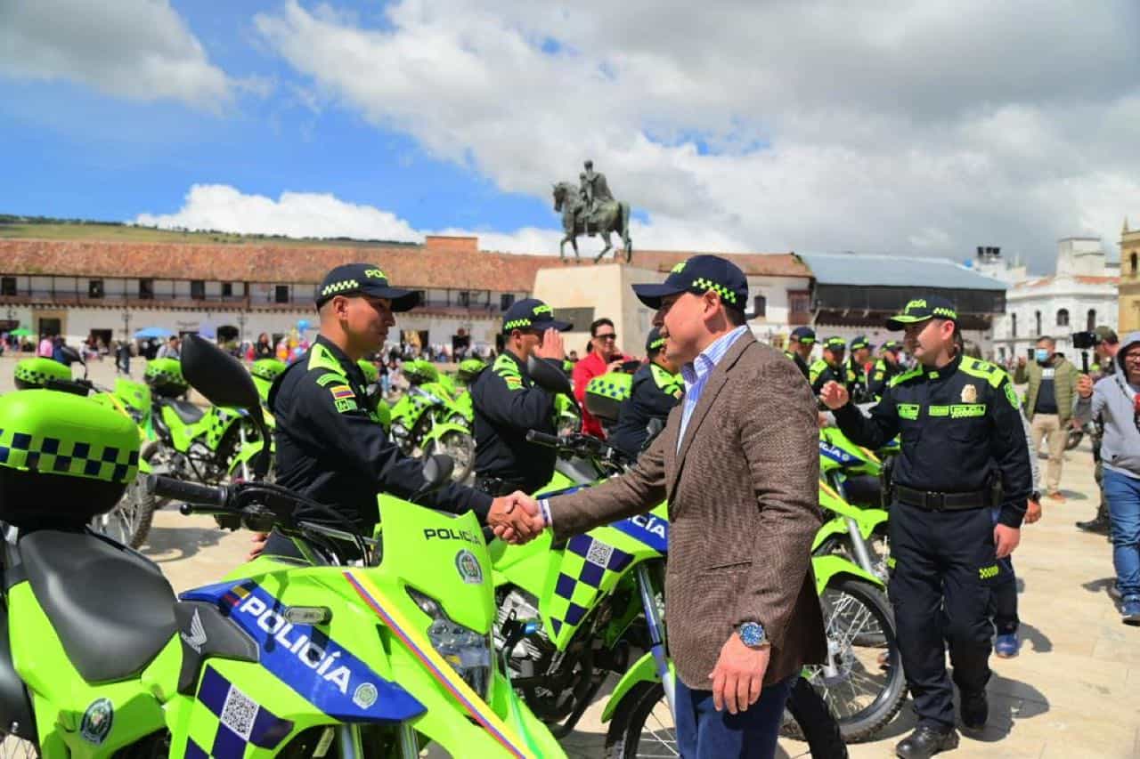 A los 1.200 uniformados con que cuenta la Policía Metropolitana en la capital boyacense se suman las 55 motocicletas que fortalecerán el parque automotor con que ya cuentan. Foto: Ofiprensa/Alcaldía de Tunja.