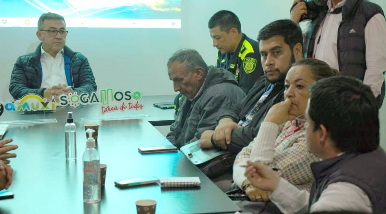 Reunión entre representantes del gremio de los taxistas y las autoridades de Sogamoso. Foto: archivo particular