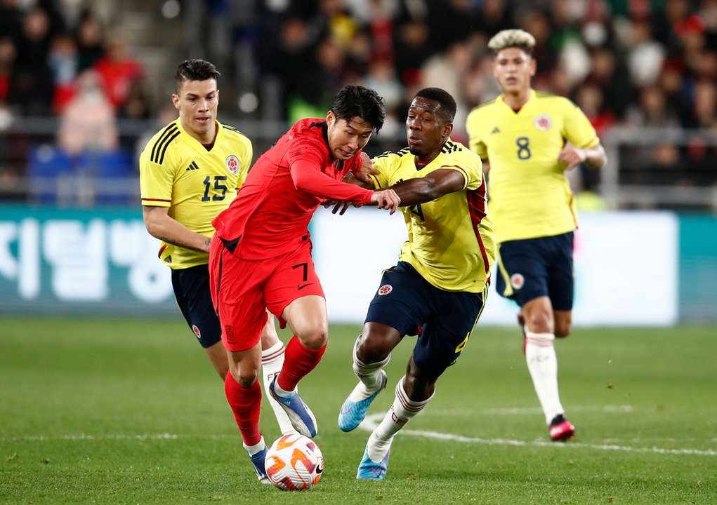 22. Corea del Sur y Colombia dominan cada uno una parte y empatan