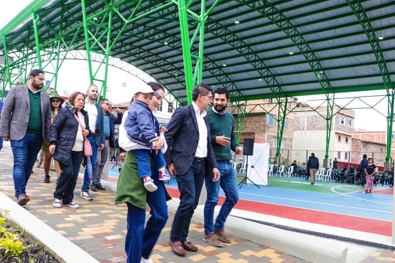 El año pasado el mandatario ya había entregado la cubierta del polideportivo del barrio Los Rosales que tuvo una inversión de 1.700 millones de pesos. Foto: Ofiprensa Alcaldía de Paipa.