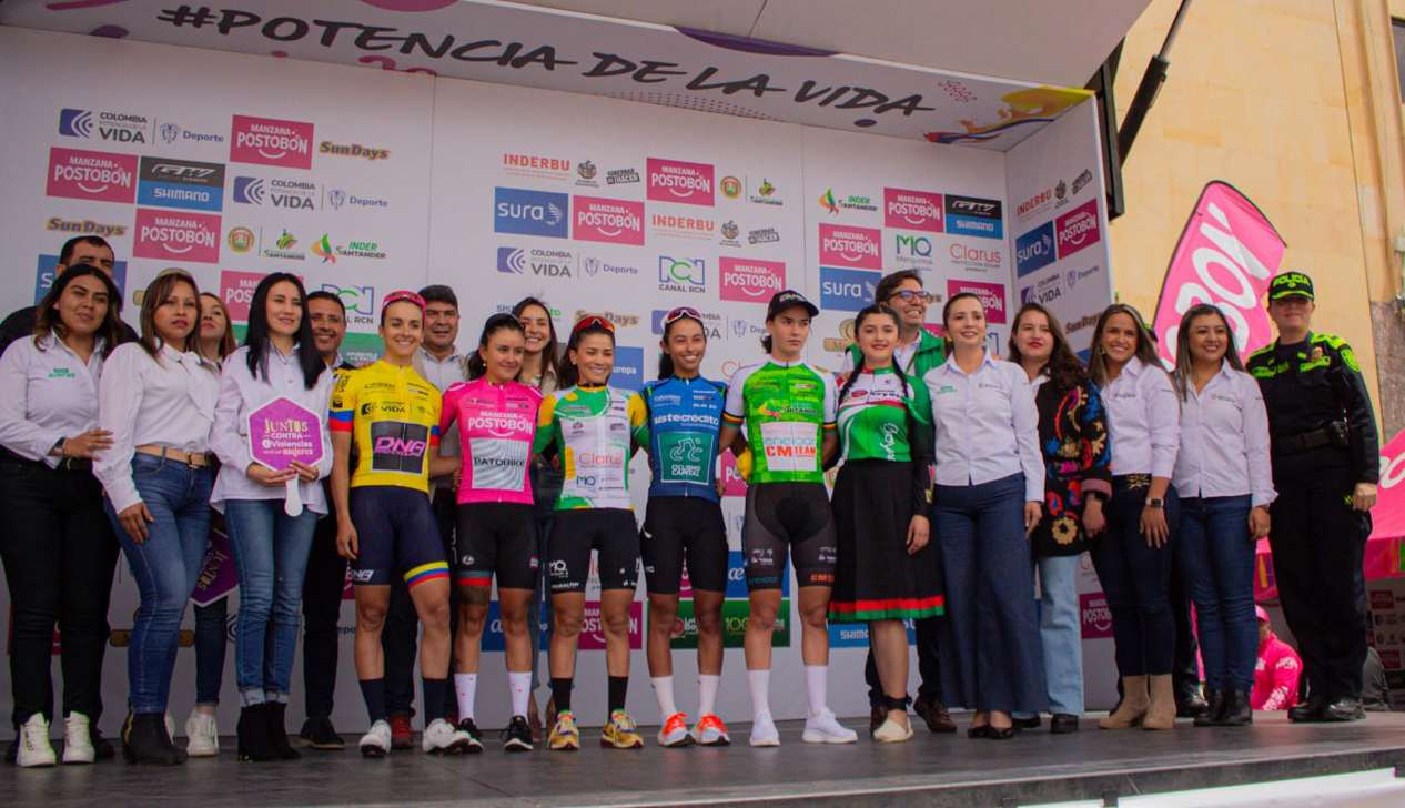 El gerente de la Lotería, Rafael Rojas Azula, ha estado al frente de las acciones de apoyo a la competencia ciclística femenina más importante de nuestro país. Foto: Ofiprensa/Lotería de Boyacá.