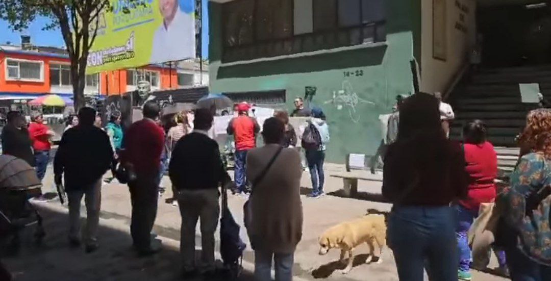 Decenas de víctimas de la captadora ilegal Ávitar, protestaron frente a los juzgados en el centro de Duitama. Foto: Archivo particular.