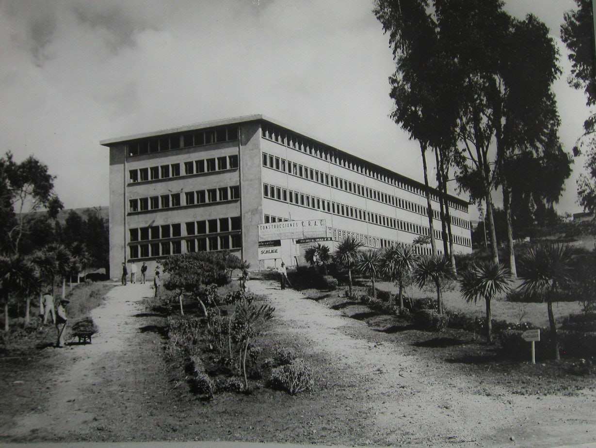Antiguo edificio de laboratorios uptc