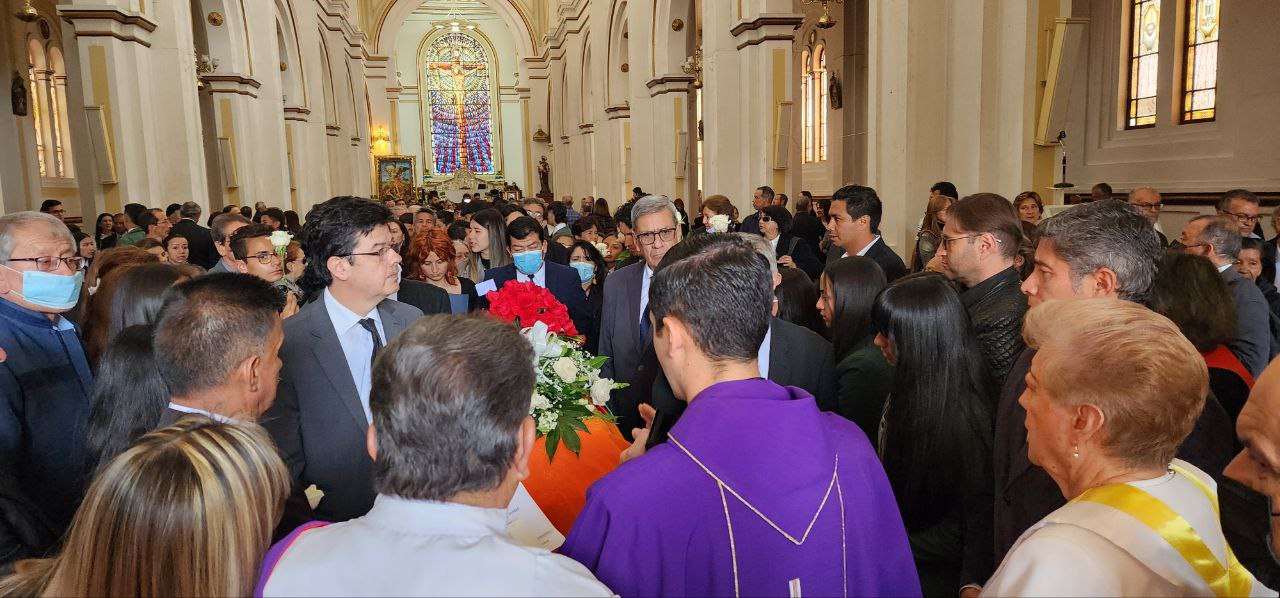 La Catedral de Sogamoso se llenó con los amigos del profe que llegaron a darle el último adiós. Foto: archivo particular