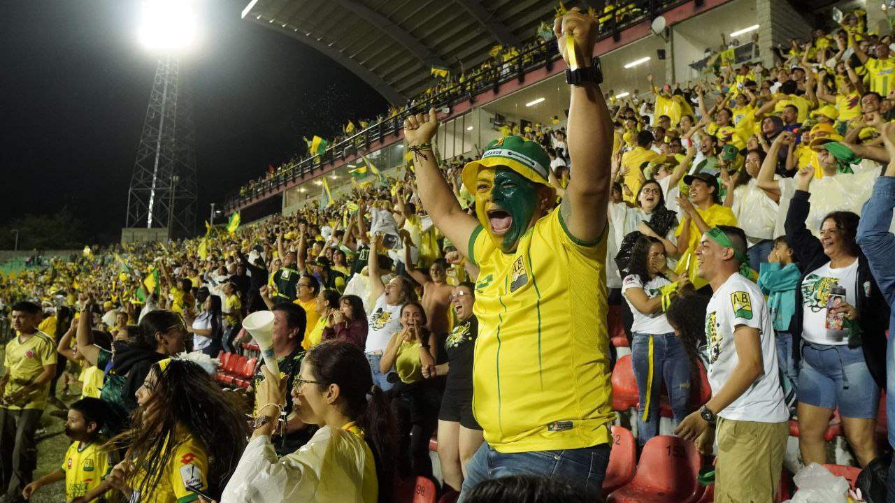Los hilos dorados ahora repisarán las camisetas del ‘Leopardo’ y arriba del escudo aparecerá la estrella soñada. Foto: Vanguardia Liberal.
