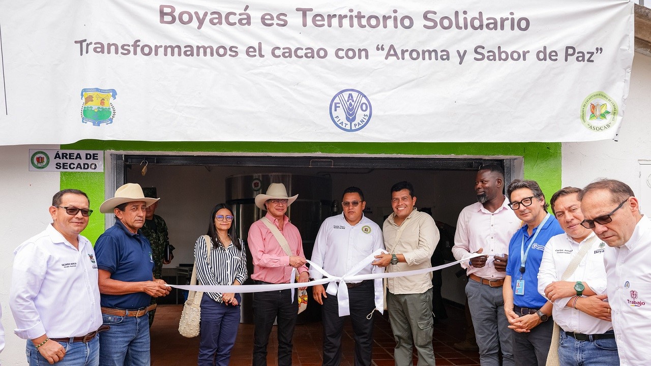 La petición del gobernador Carlos Amaya a su amigo el presidente Gustavo Petro #Tolditos7días 2 Entrega de equipos para procesar el cacao en Cubara Boyaca Mayo