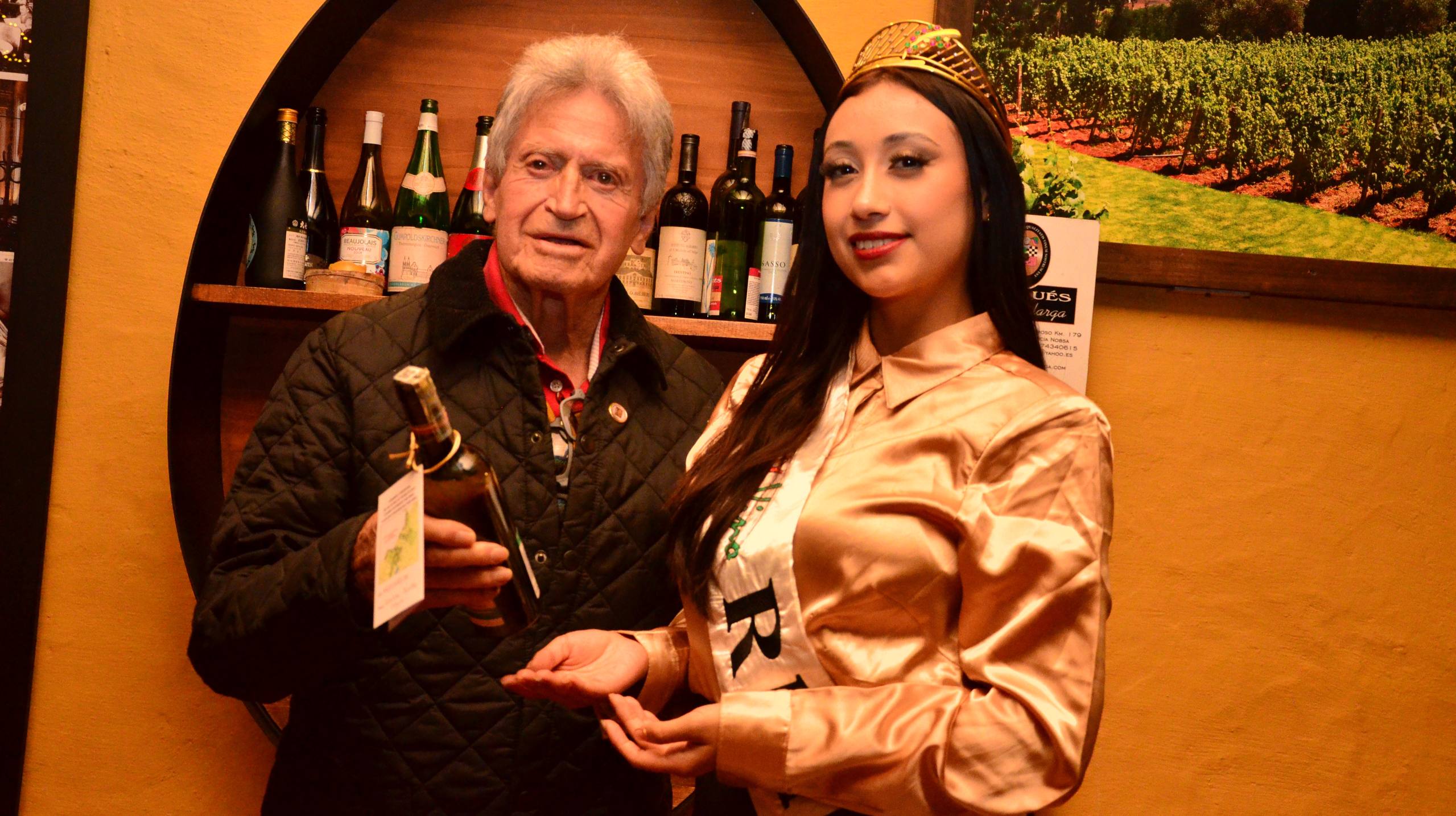 El científico sogamoseño Marco Antonio Quijano y la actual reina del Vid & Vino Internacional, Daniela Bonilla Cogua. Foto: suministrada a Boyacá Sie7e Días.