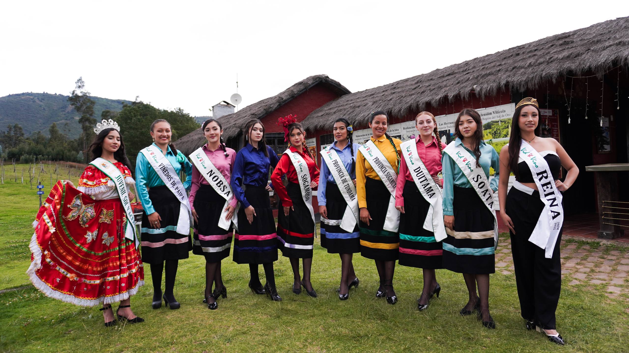 Las candidatas al Reinado del Vid & Vino Internacional 2025-2026, en el Viñedo y Cava Loma de Puntalarga. Foto: suministrada a Boyacá Sie7e Días.