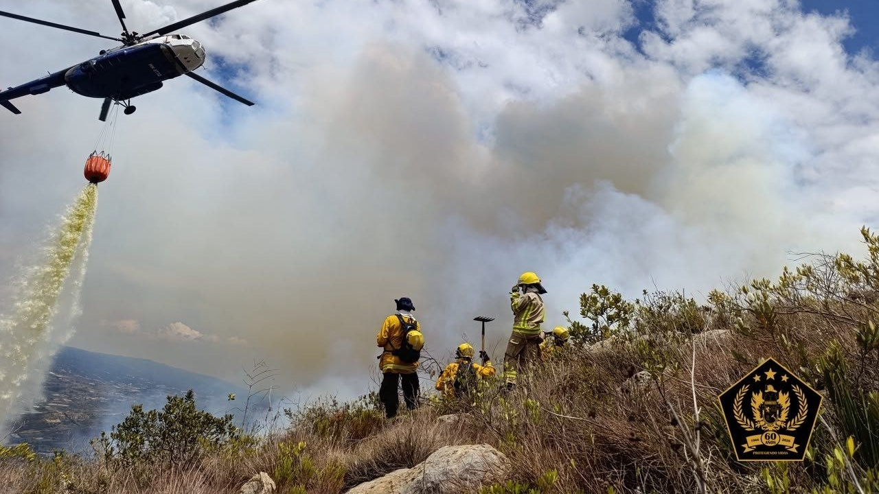A 48 horas de estar activo el incendio, ya han sido consumidas 338 hectáreas de vegetación. Foto: Bomberos Tunja