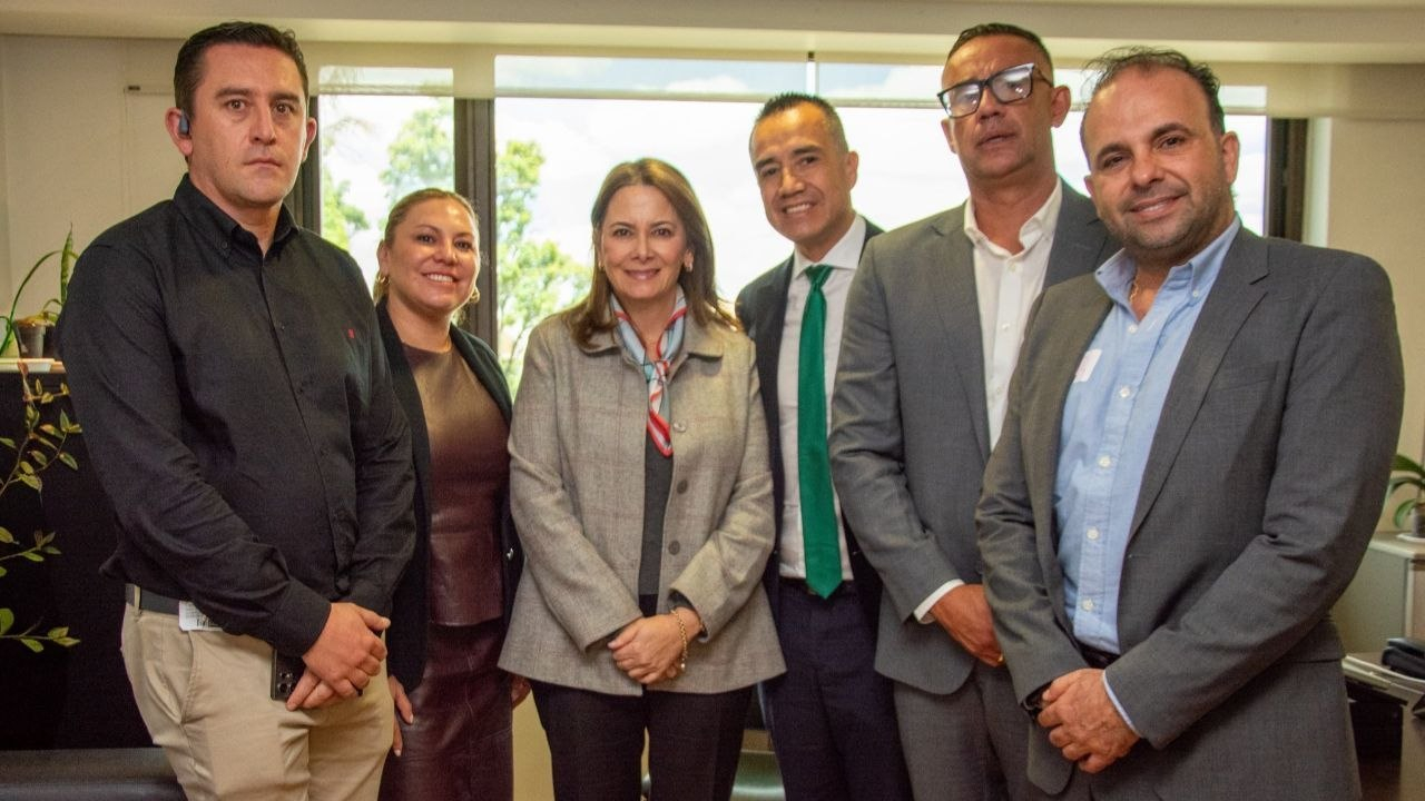La ministra de Salud, con el representante Noé Hurtado y algunos directores de hospitales de Boyacá. Foto: archivo particular.