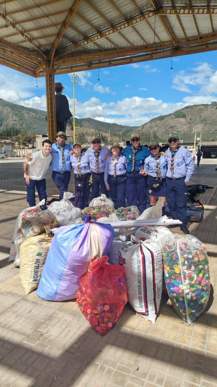 El material recolectado fue entregado a la fundación ‘Vivir con Cáncer’ de Duitama. Lo trasladó el Cuerpo de Bomberos de Nobsa. Foto: Grupo Scout